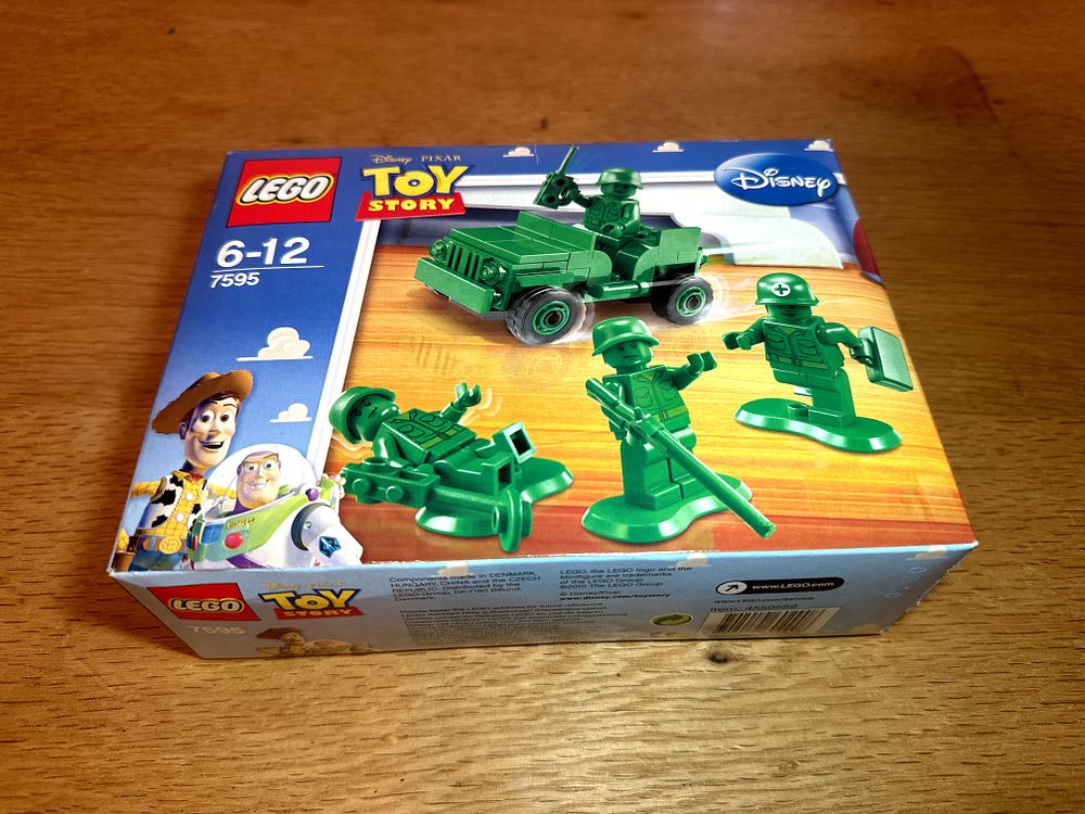 Lot 159: LEGO 2010 TOY STORY Set 7595 Army Men on Patrol, 4 Minifigures Battle Pack UNOPENED & MINT