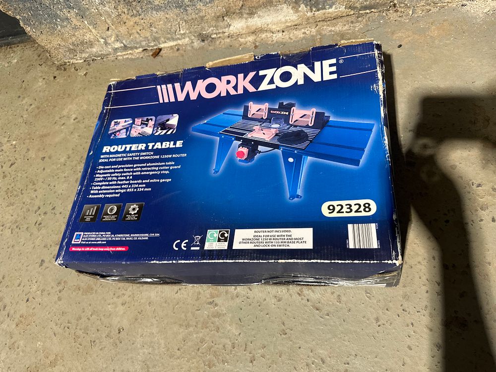 Lot 571: Workzone 92328 - Router Table