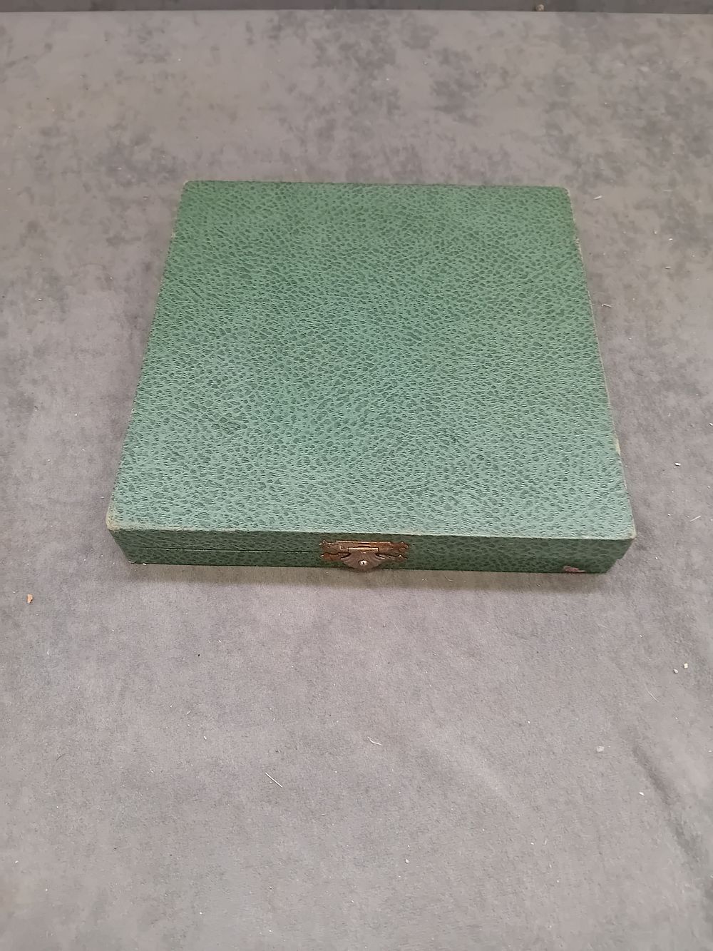 Lot 891: Limoges porcelain playing card snack and nut dishes...