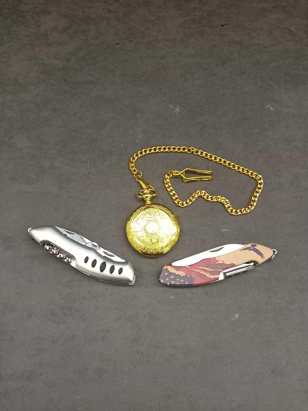 Lot 413: Mixed lot consisting of 2 utilitie knifes and...