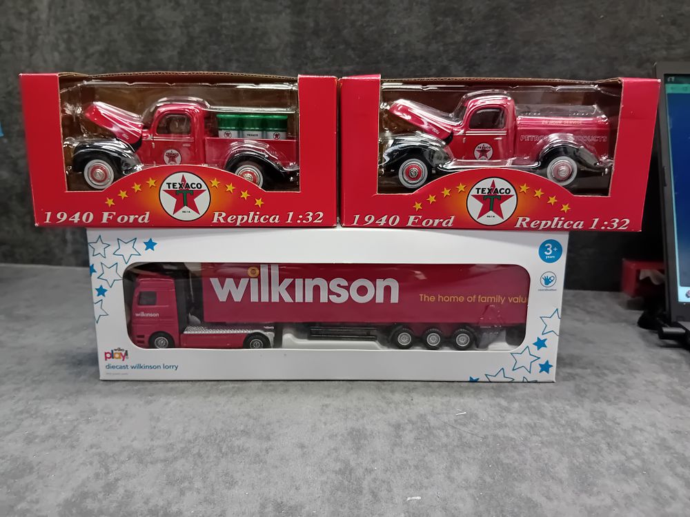 Lot 466: mixed lot of 3 diecast as pictured 