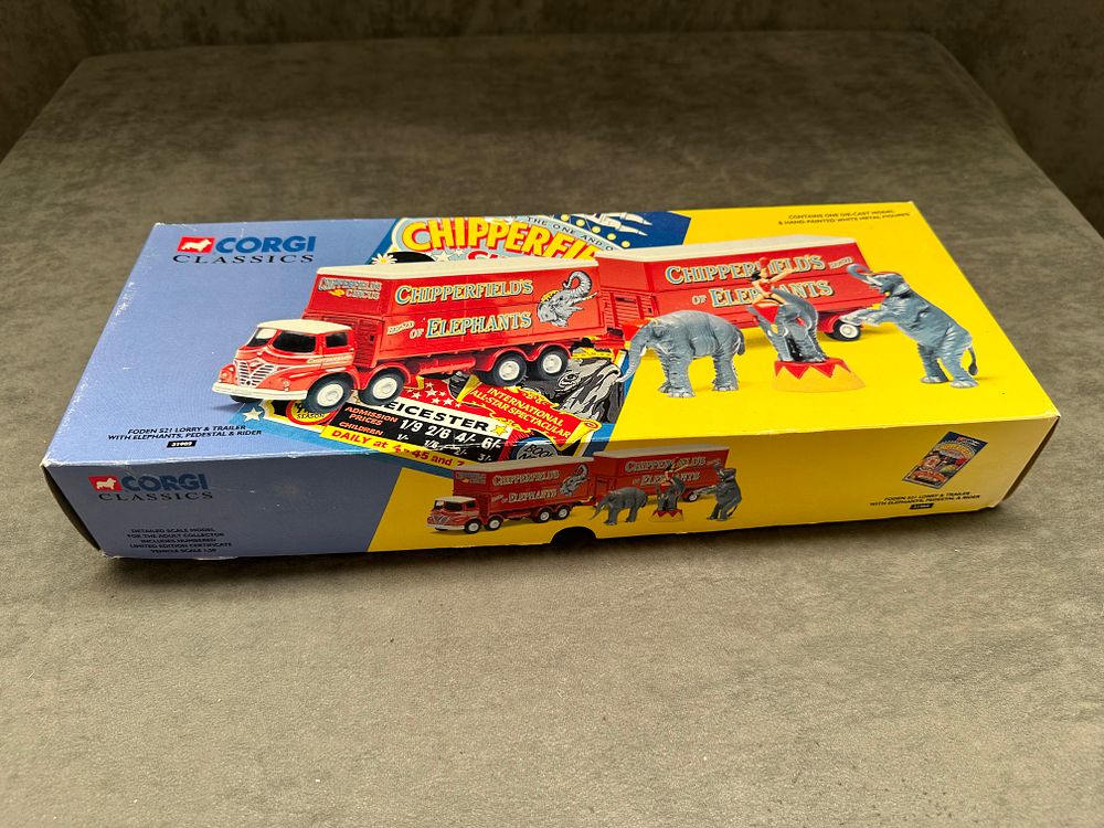 Lot 267: Corgi Classics Foden S2 one lorry and trailer with elephants pedestal and Ryder 31902