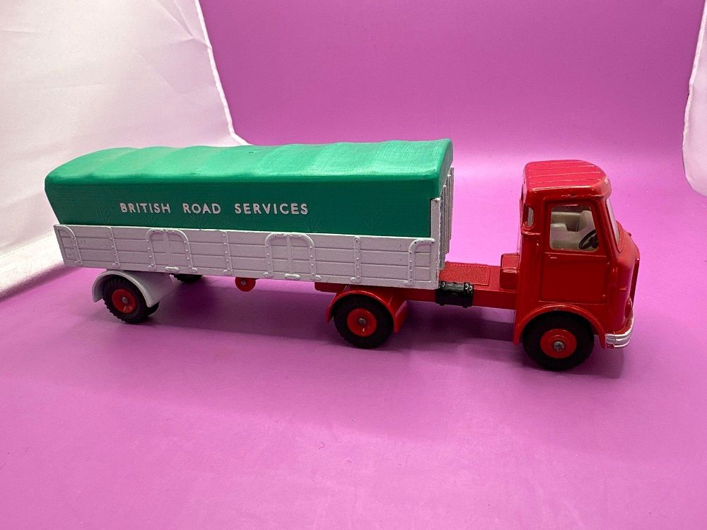 Lot 345: Dinky toys, AEC articulated lorry unboxed with British...
