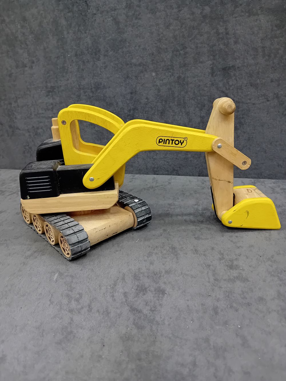 Lot 451: NO RESERVE Pintoy wooden digger as pictured