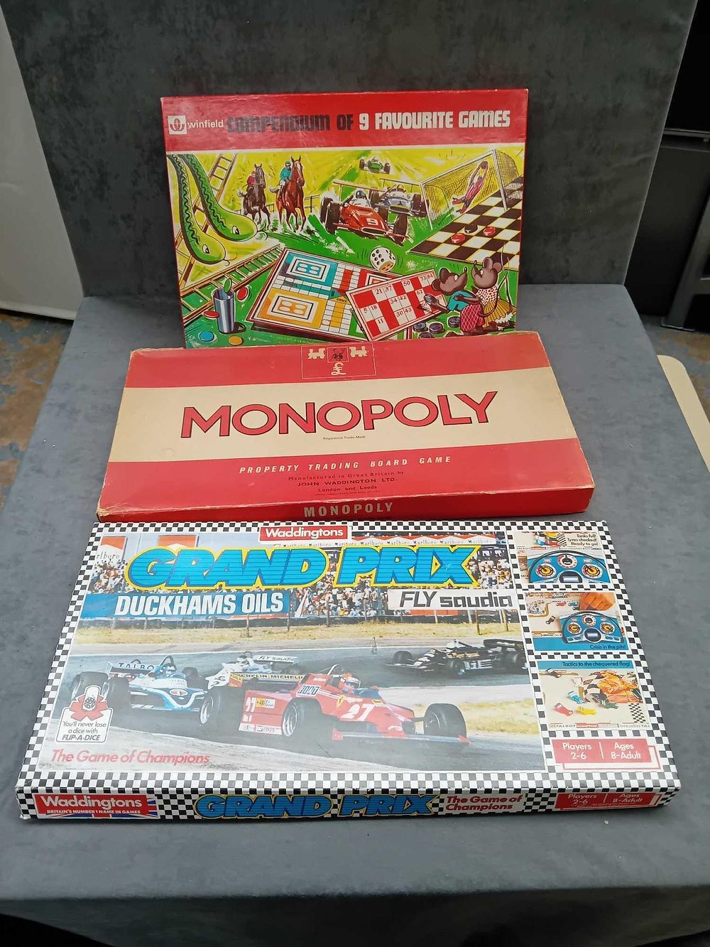 Lot 160: 5 x vintage board games 1 x compendium...