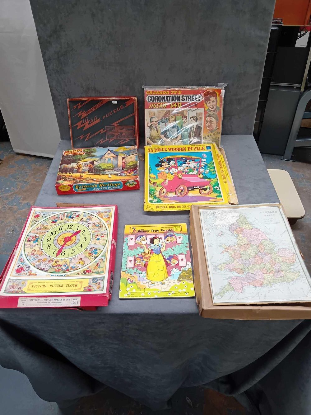 Lot 161: 7 x puzzles 1 x zig zag puzzle...