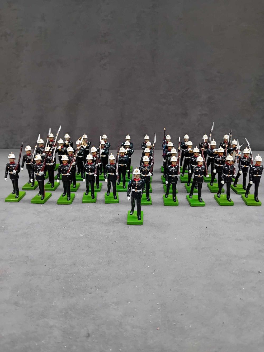 Lot 169: Lot of 41 tin soldiers manufactured by Britain's...