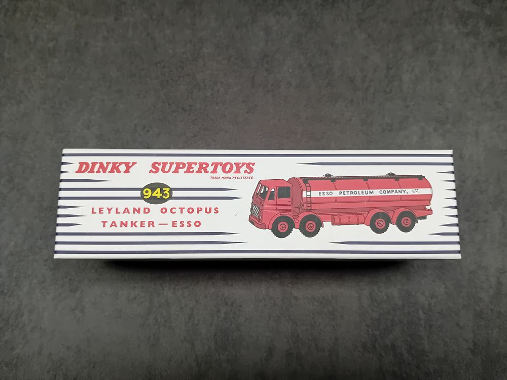 Lot 256: Dinky supertoys 943 Leyland Octopus Tanker Esso with...