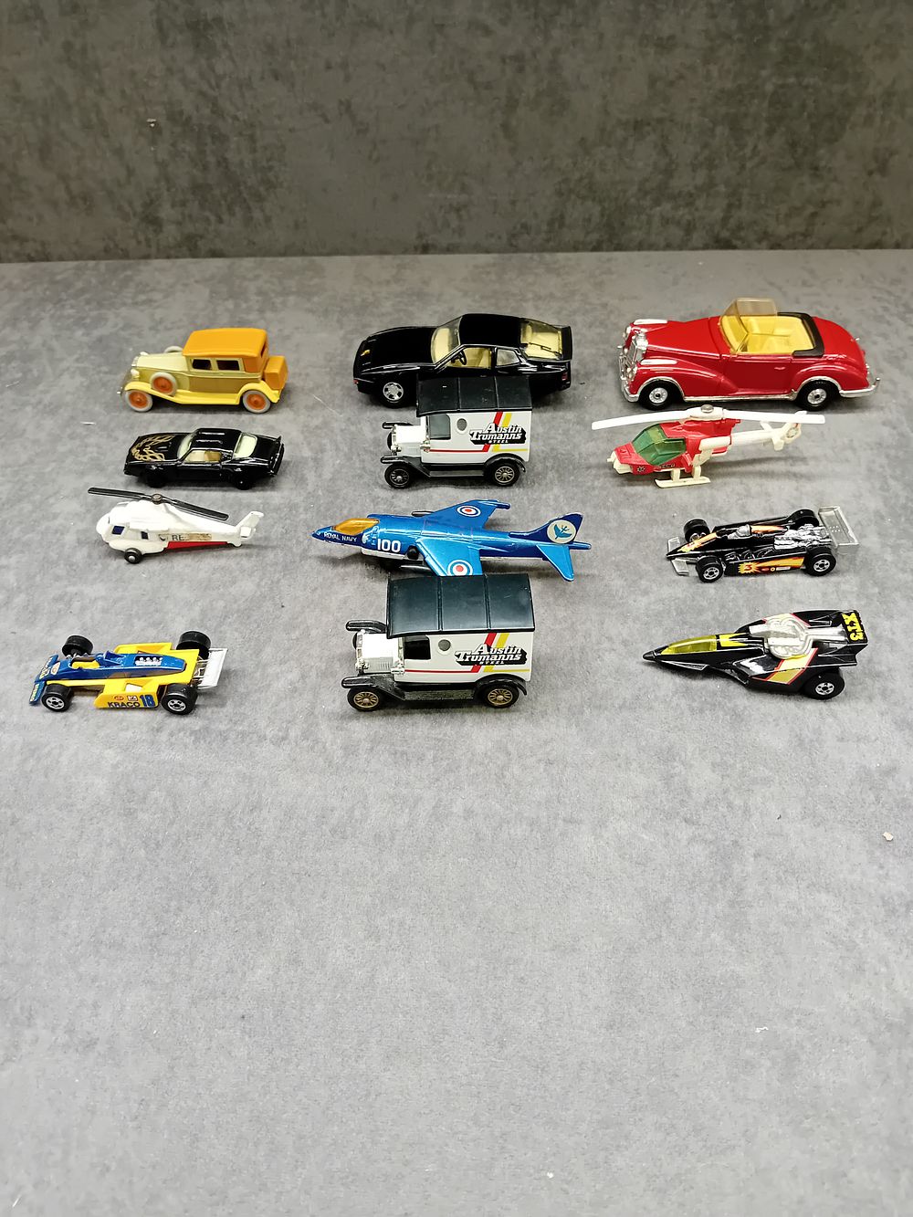 Lot 249: Mixed lot of 12 diecasts as pictured