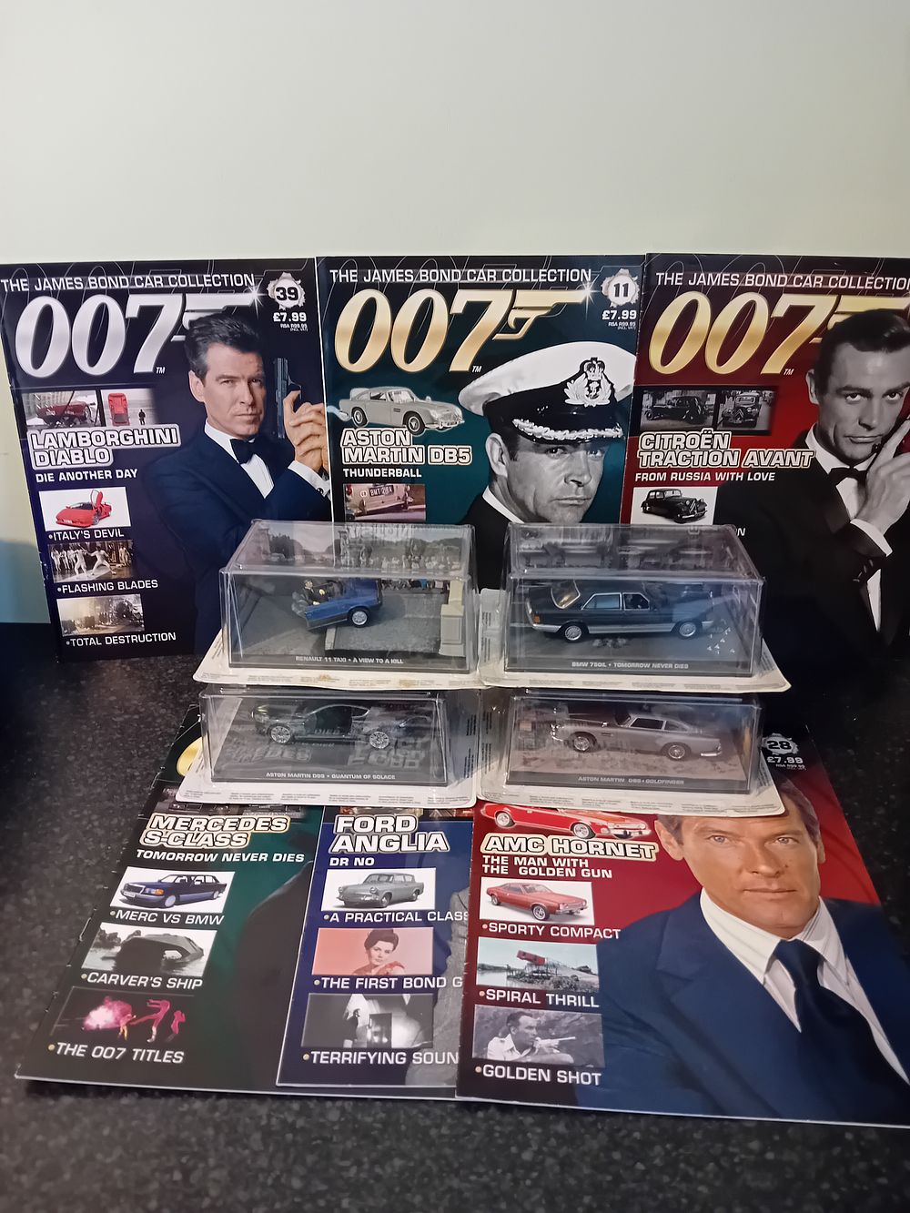 Lot 375: Large mixed lot of The James Bond Collection...
