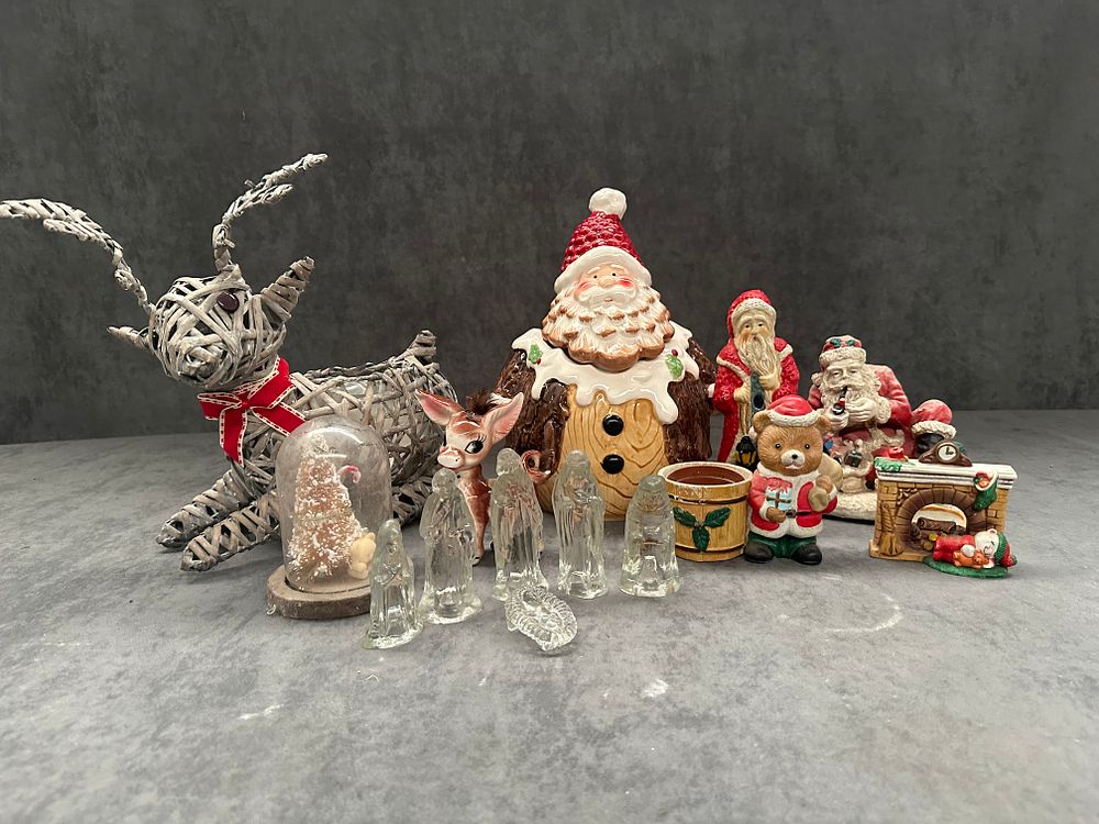 Lot 1045: Makes a lot of Christmas items, ceramic items,...
