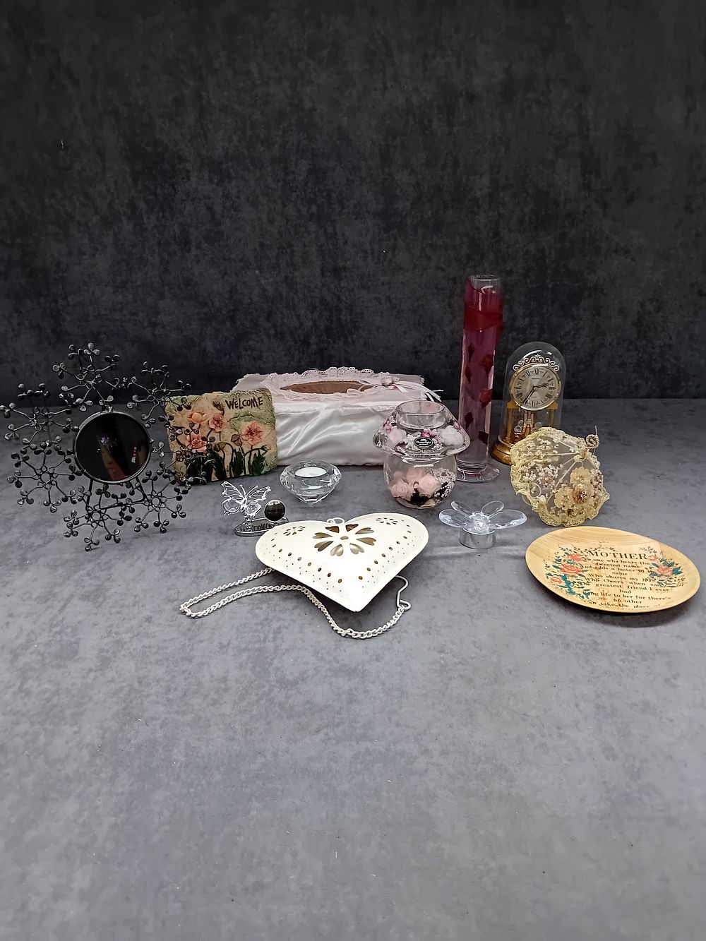 Lot 1050: Mixed lot of pretty little things as pictured