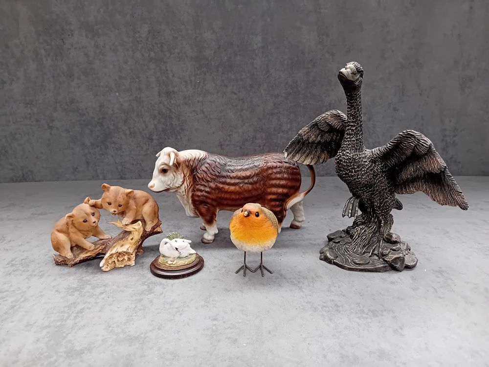 Lot 1053: Mixed lot of porcelain items as pictured