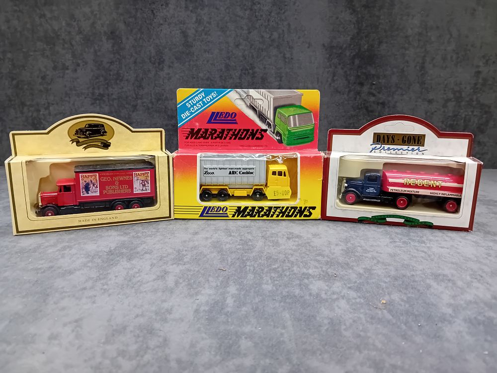 Lot 400: Mixed lot of 3 Lledo diecasts as pictured 