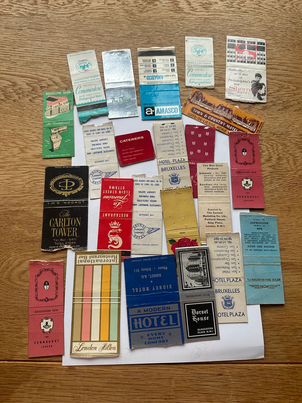 Lot 754: 19 fifties/1960s hotel matchbox covers very nice artwork