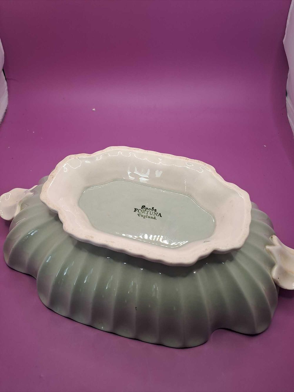 Lot 882: Spode Fortuna England Pastel Green Ceramic Dish