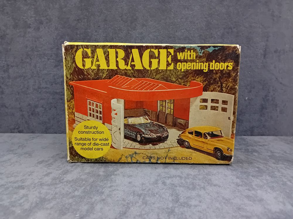 Lot 393: Vantage garage toy 