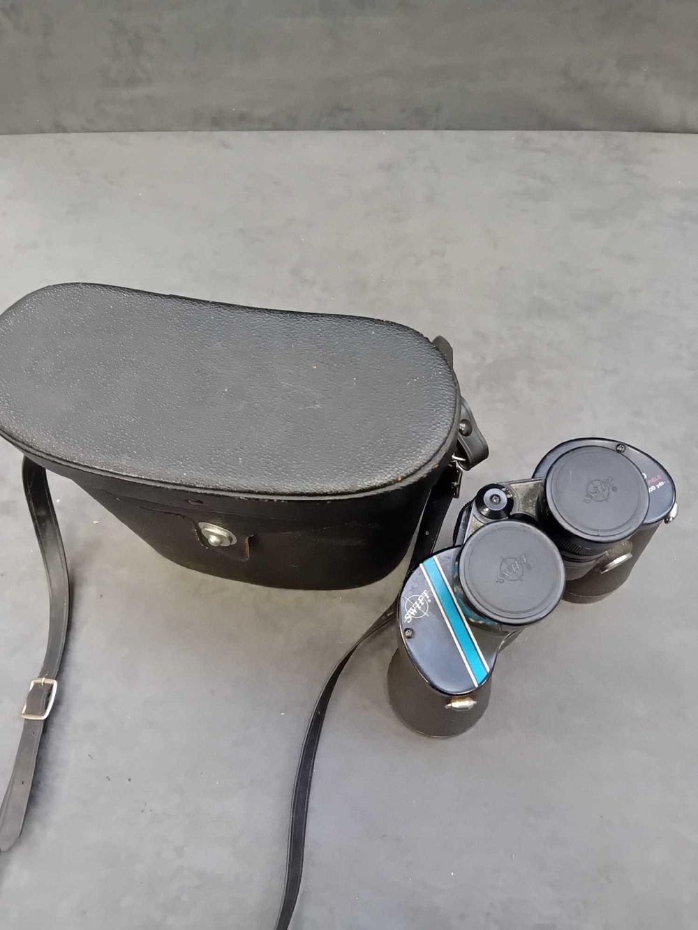 Lot 777: Swift Newport MK2 10 x 50 binoculars and...
