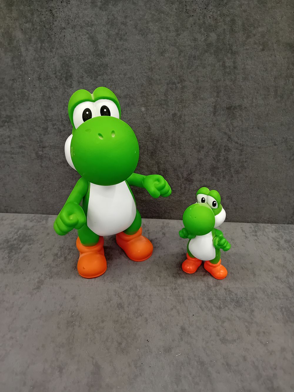 Lot 473: NO RESERVE lot of 2 Yoshi toys from...