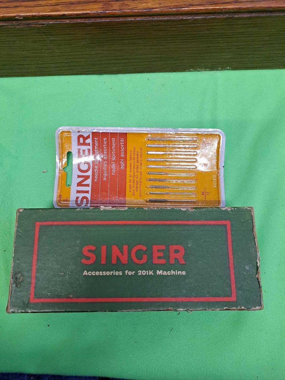 Lot 1087: Singer Sewing Machine Serial Number K9201147 Model Number...