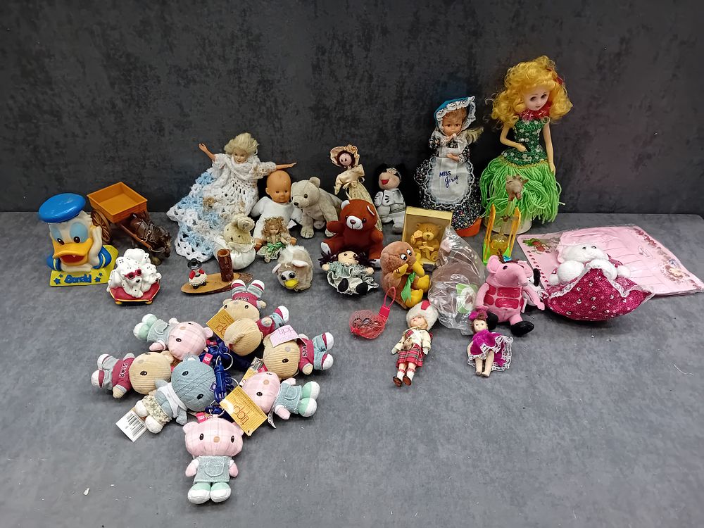 Lot 474: Large mixed lot of children's toys as pictured