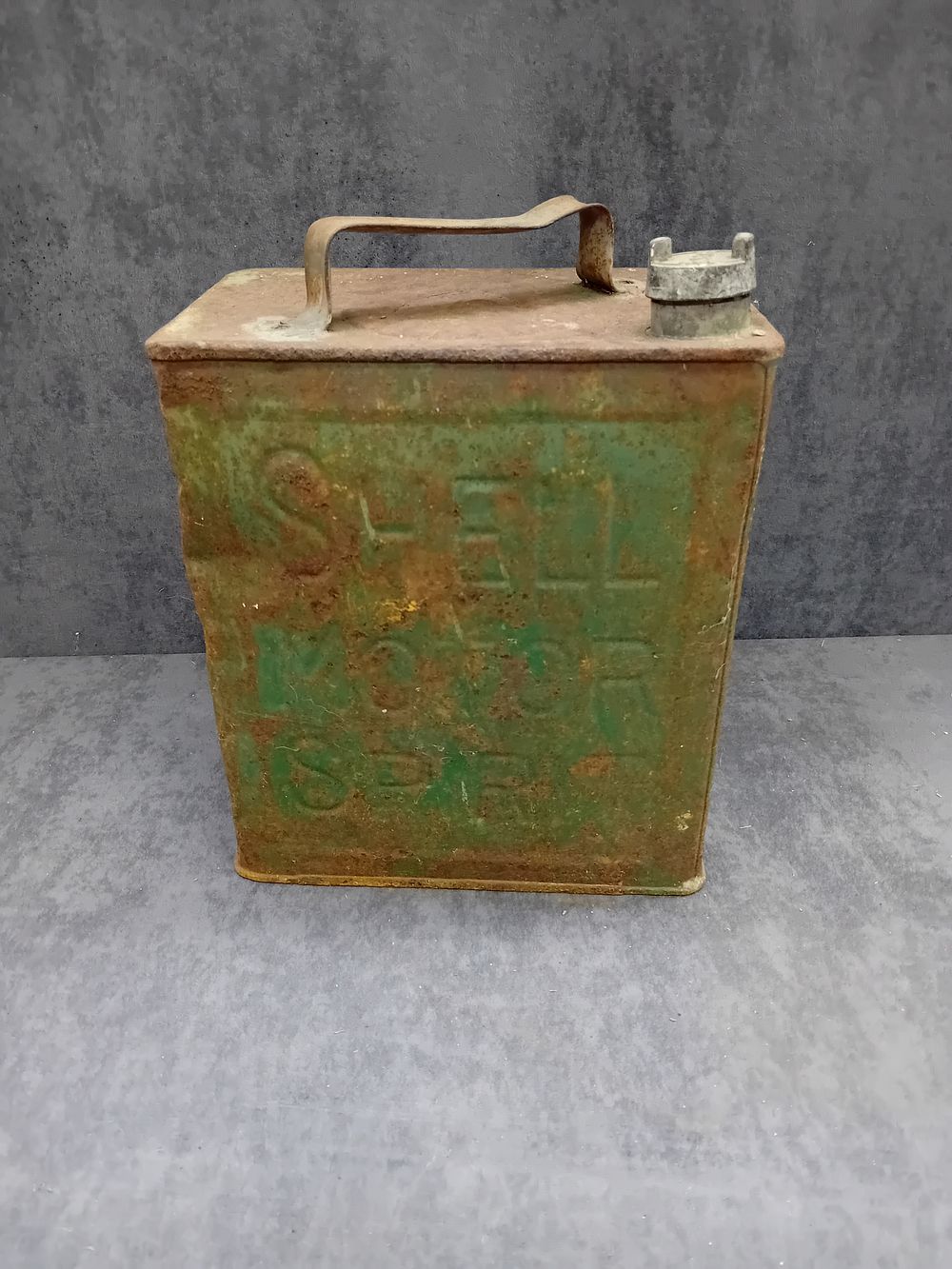 Lot 1102: Vintage Shell Motor Oil Can