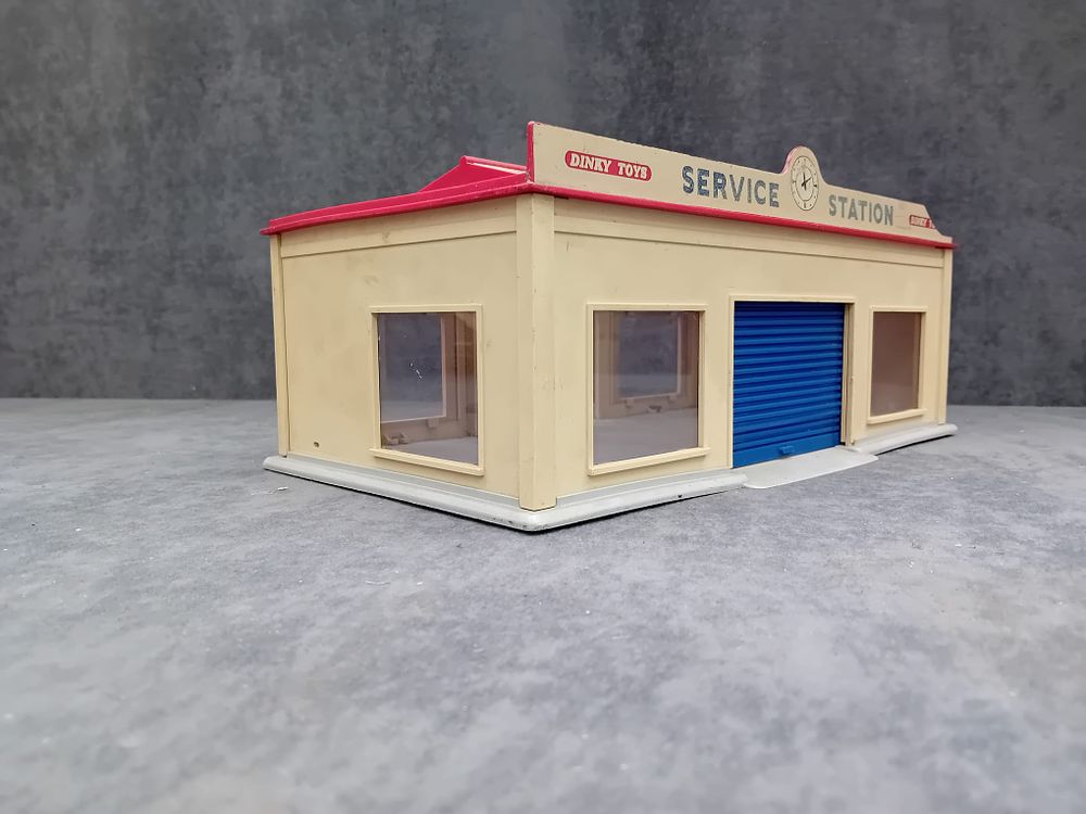 Lot 266: Dinky Toys Service Station made from plastic with...