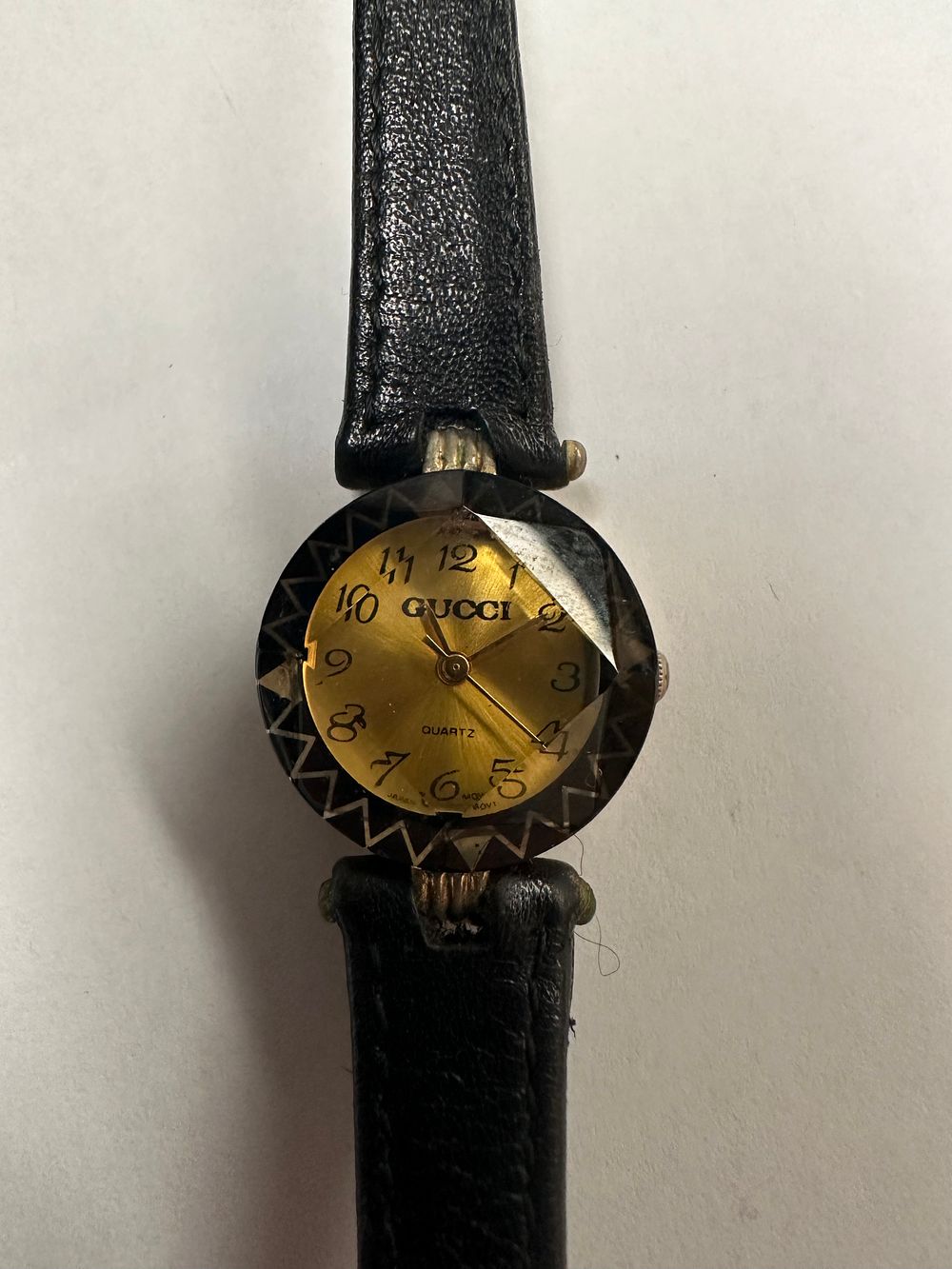 Lot 546: Vintage Gucci Ladies Wrist Watch with leather Strap...