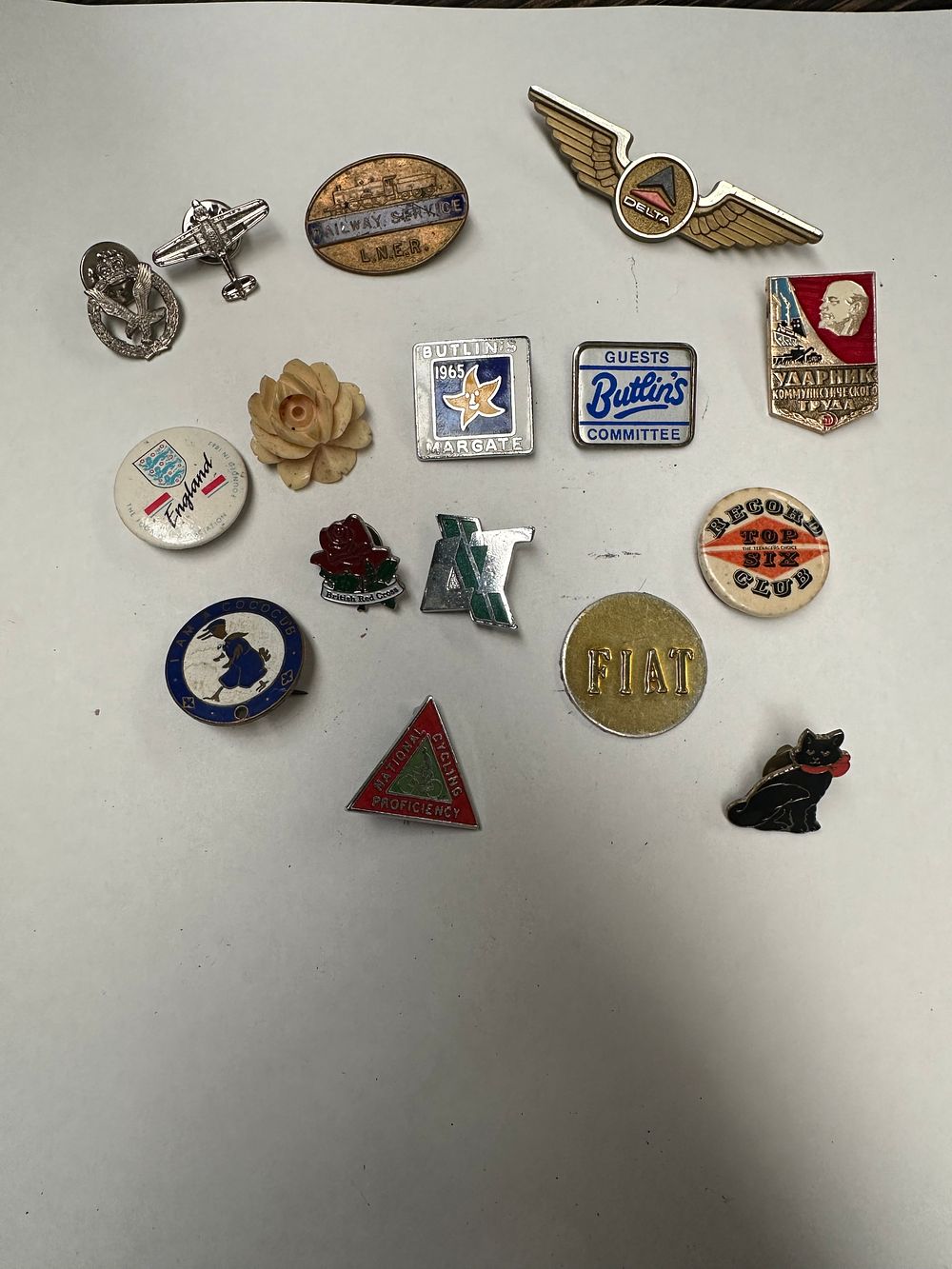 Lot 540: Huge mixed lot of vintage badges, this lot...
