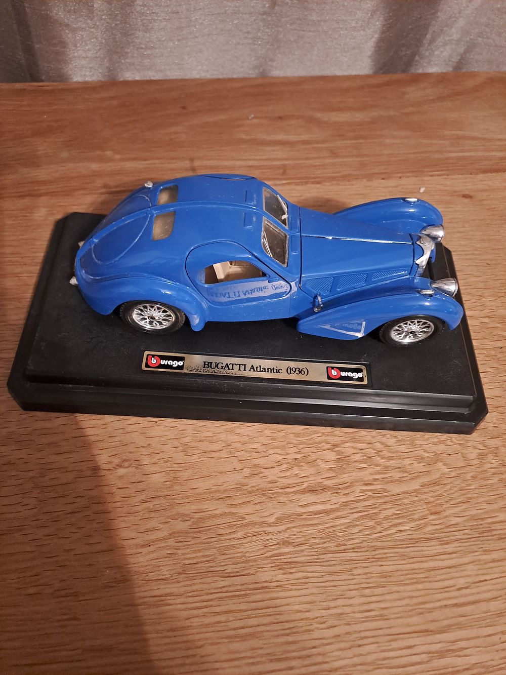 Lot 438: Burago Bugatti Atlantic 1936 in blue good condition