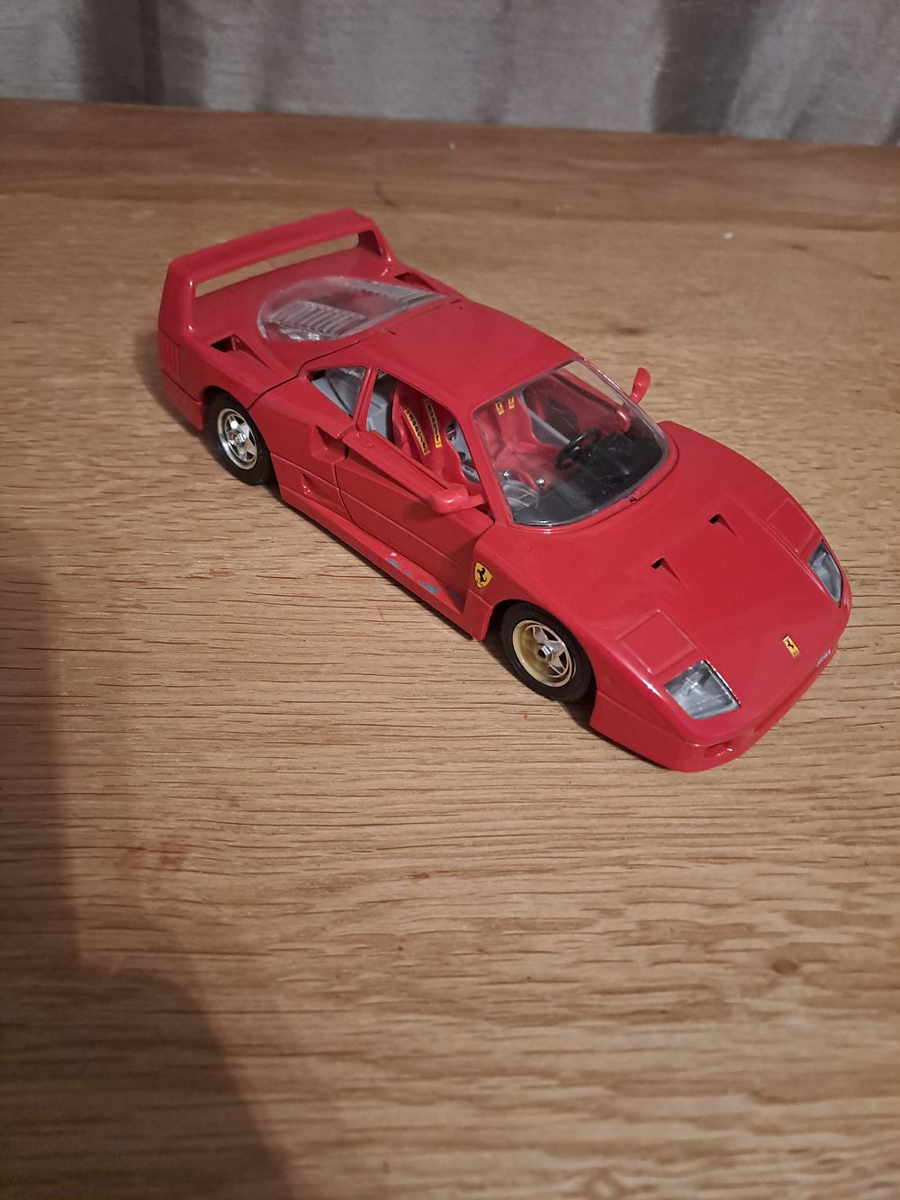 Lot 437: Burago Ferrari F40 (1987) in red good condition scale 1/24