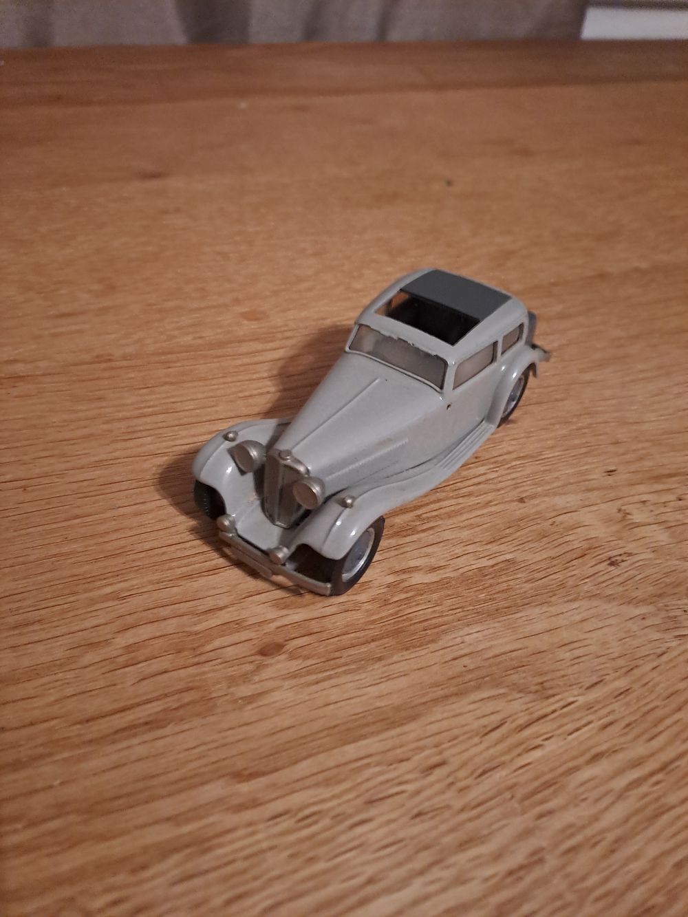Lot 433: WESTERN MODELS: A Western Models 1:43 scale WMS35 1934 Jaguar SS1 in grey missing sun roof and mirrors