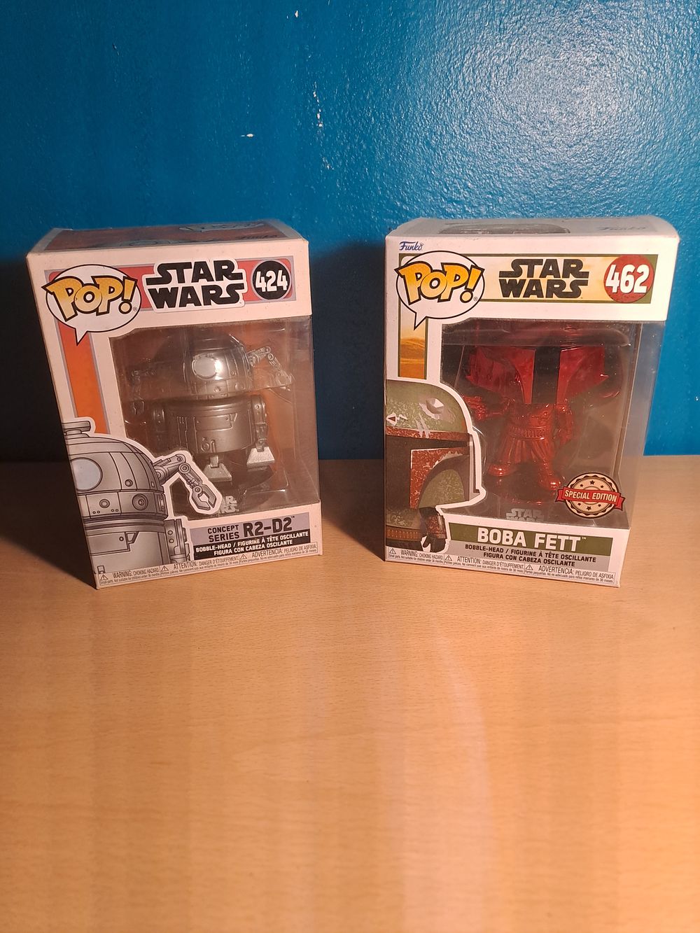 Lot 423: Pop starwars R2-D2 424 and BOBA FETT 462 special edition