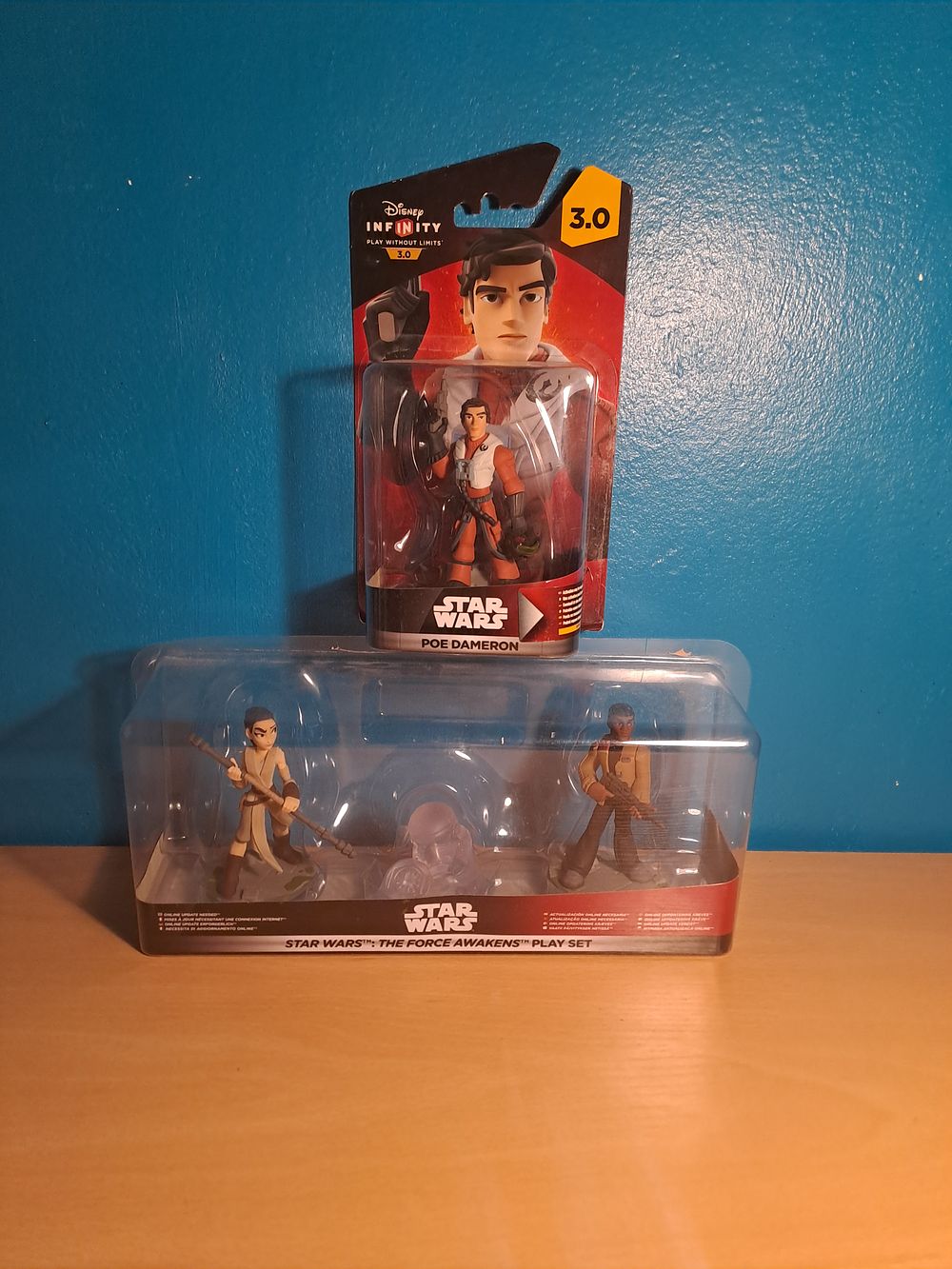 Lot 420: Starwars Disney infinity play without limits sets including poe Dameron and 1 rey and finn set backing missing