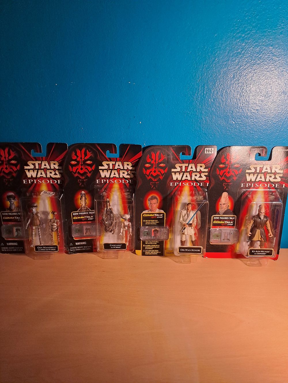 Lot 411: Starwars episode 1 containing 4 figures Ody Mandrell with pit droid, Gasgano with pit droid, Obi-Wan Kenobi and Ki-Adi-Mundi with light saber