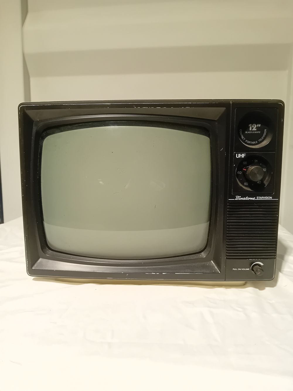 Lot 1117: Binatone Starvision tv  Model no. 01/9887 Serial no....