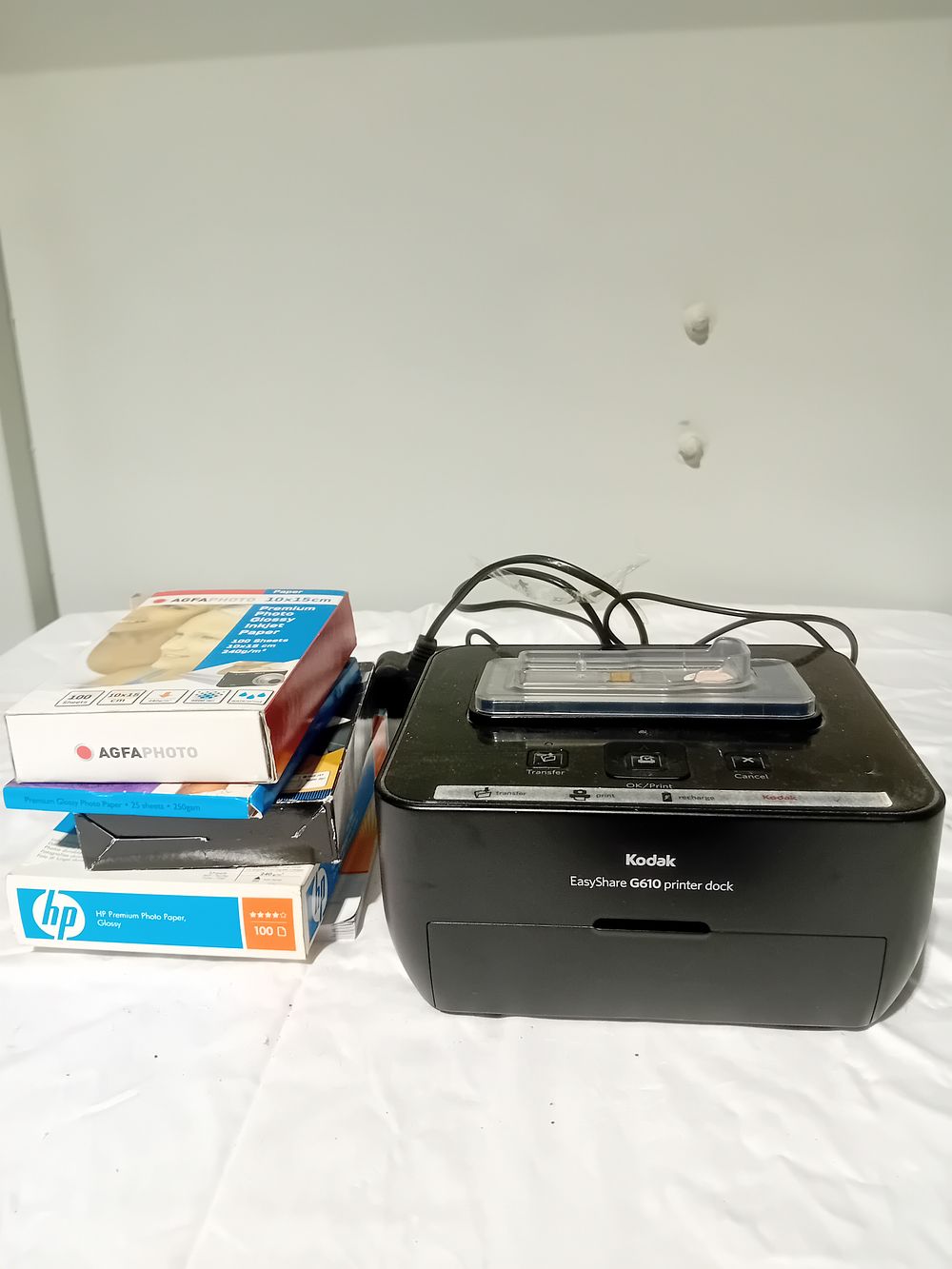 Lot 1114: Kodak Easyshare G610 Printer Dock with paper as...