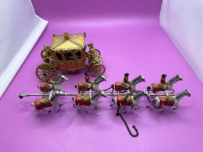 Rare Earl Moko Lesley Queens Coronation Coach with Queen Elizbeth. white drawbar and gold carriage.
