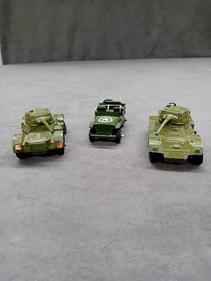 3x Dinky toys Die-cast models 2x Armoured cars 1x Jeep