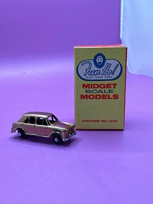 Fun Ho Midget Scale Models No 13 Morris 1100 In Gold / Bronze Mib