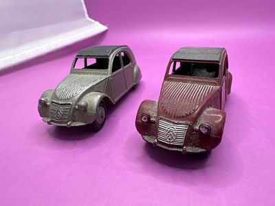 2x dinky toys, unbox models, Citroen, 2CV, one in grey one in burgundy.