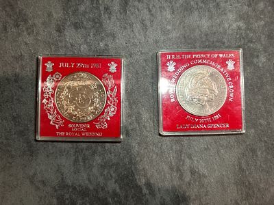 A Pair of Prince of Wales and Lady Diana Spencer Wedding Commeritive Coins in Case.