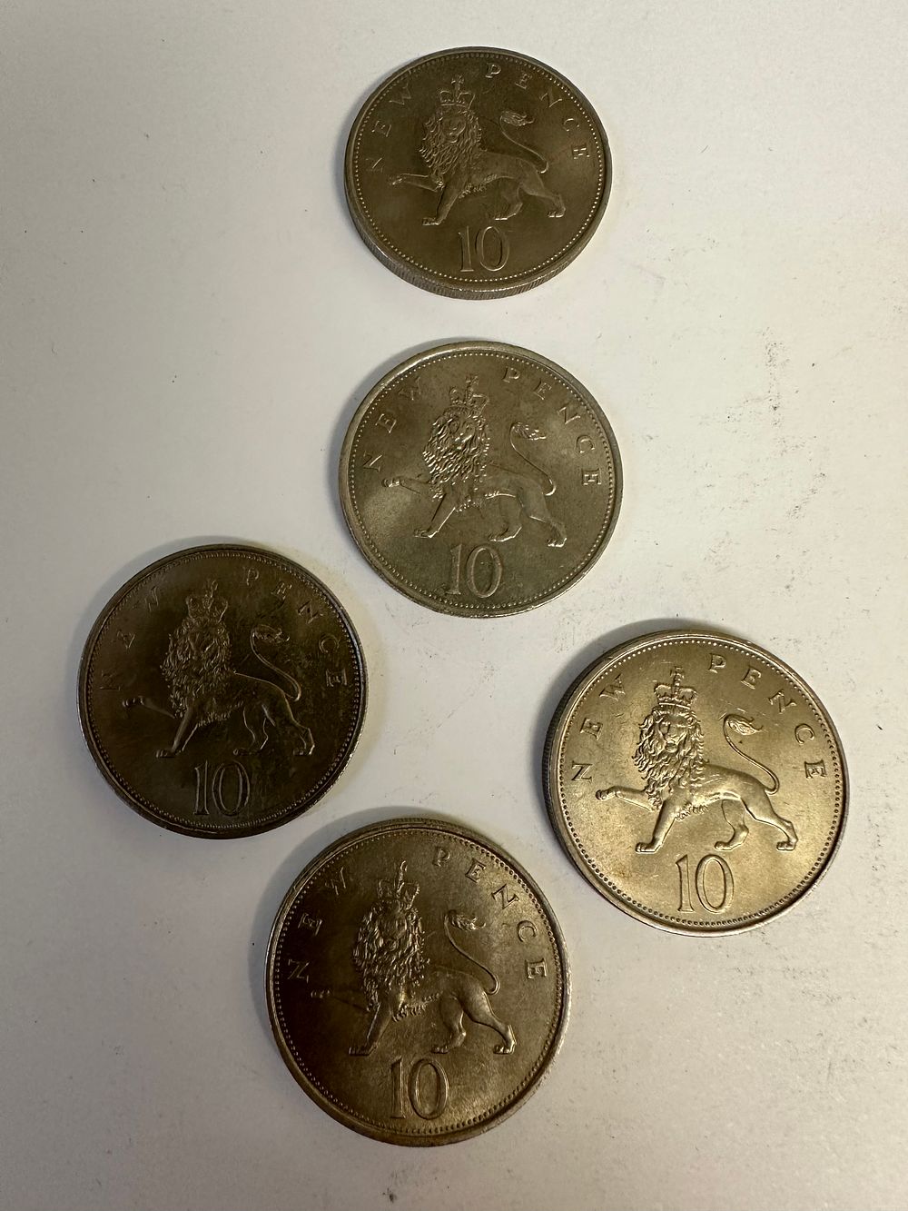 Lot 228: 5 x 1968 UNC 2 Shillings 10 pence...