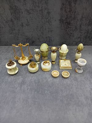 Large mixed lot of onyx and brass as pictured there are 15 items in this lot