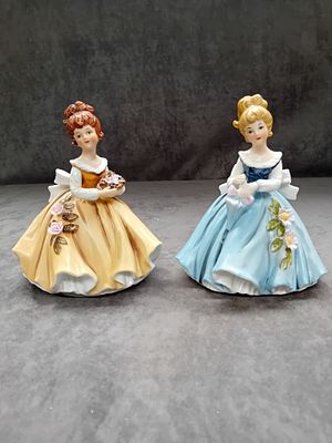 Lot of 2 porcelain figurines. 1 x maruri porcelain figurine 
1 x windy day porcelain figurine
