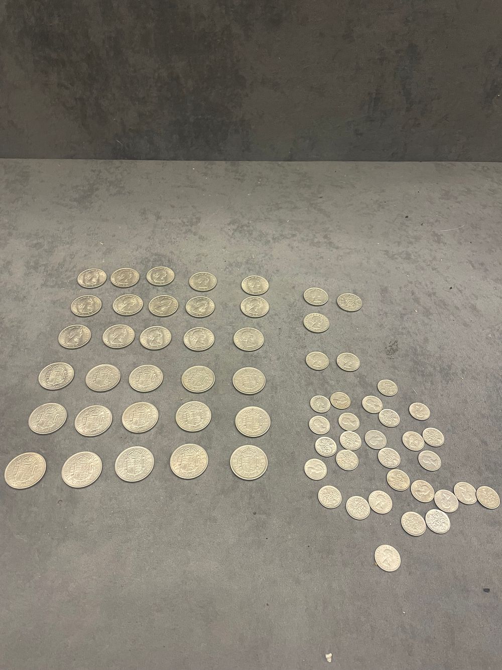 Lot 220: Mixed lot of coins queen Elizabeth II 30x...
