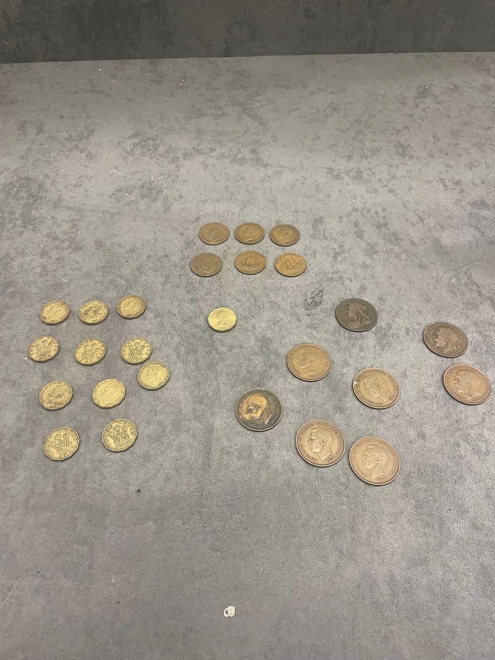 Lot 219: Mixed lot of 1x QEII 3D 10x GEIV...