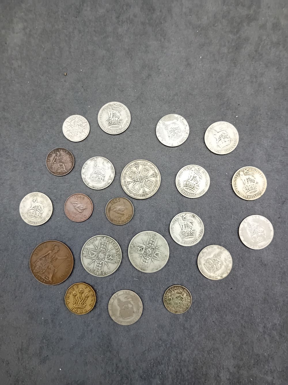 Lot 212: Mixed lot of George IV and George V...