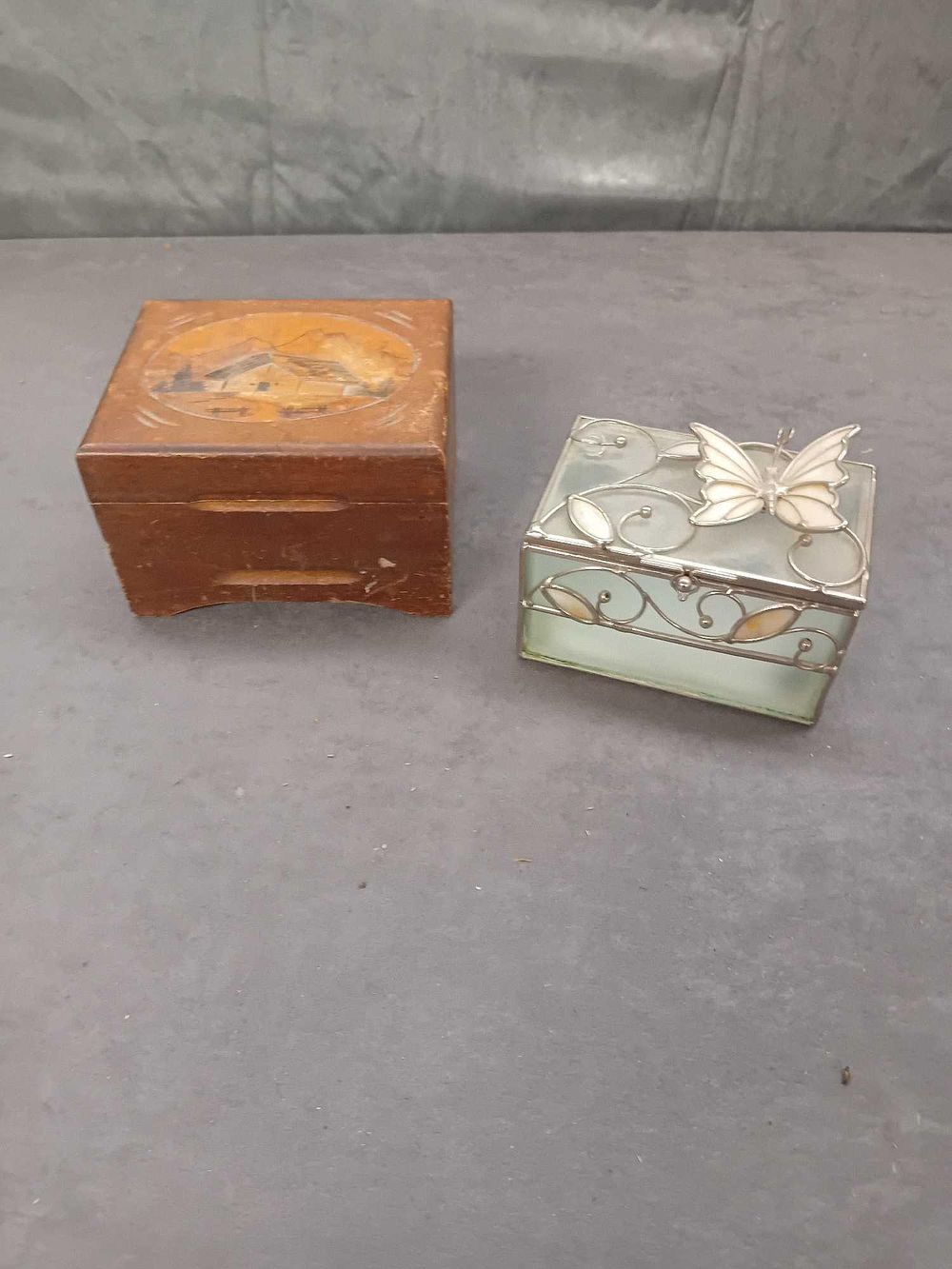 Lot 1064: 2 Jewellery boxes 1 wooden music box not...