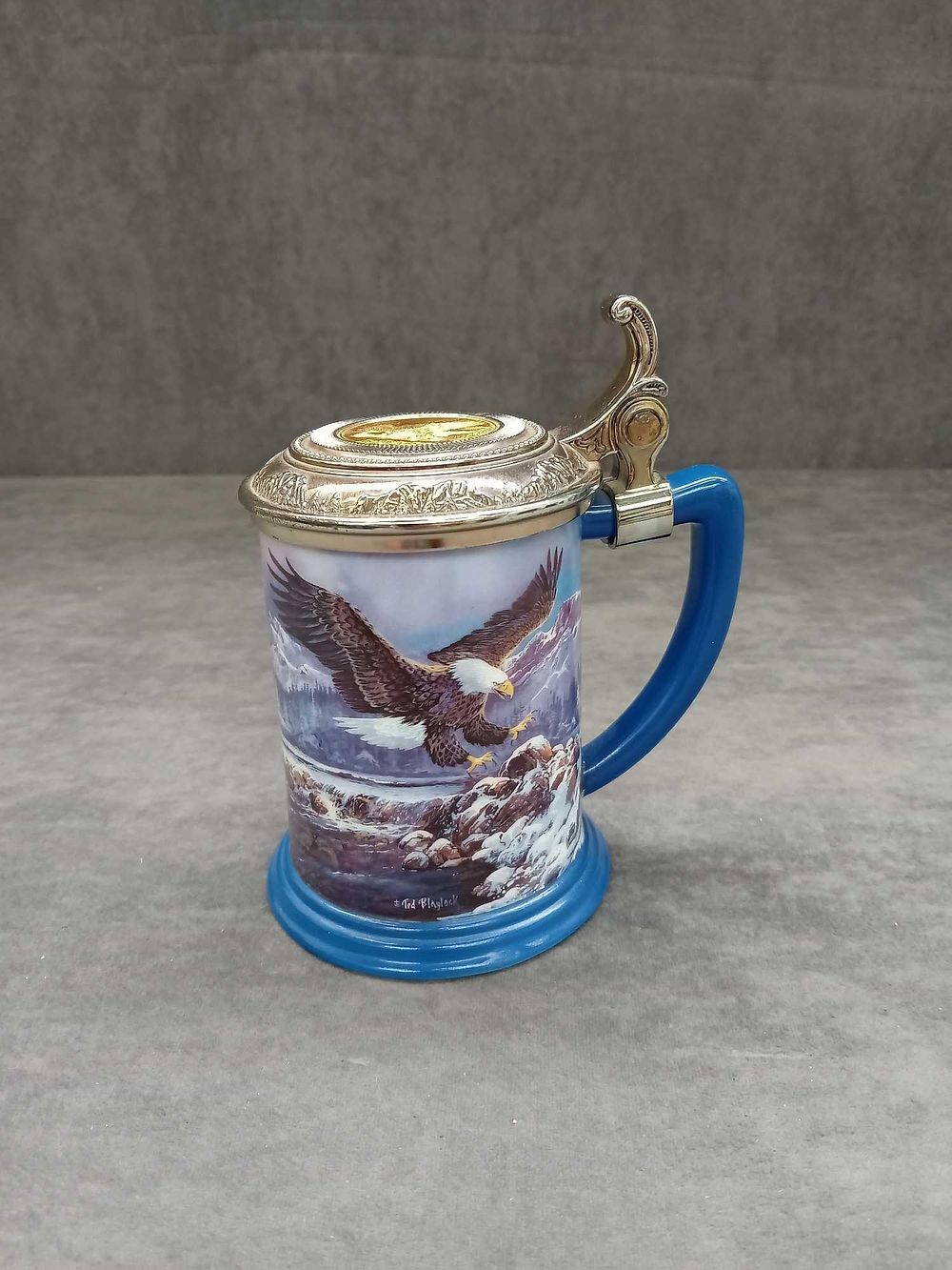 Lot 1096: The Franklin Mint Guardian of the artic collectors...